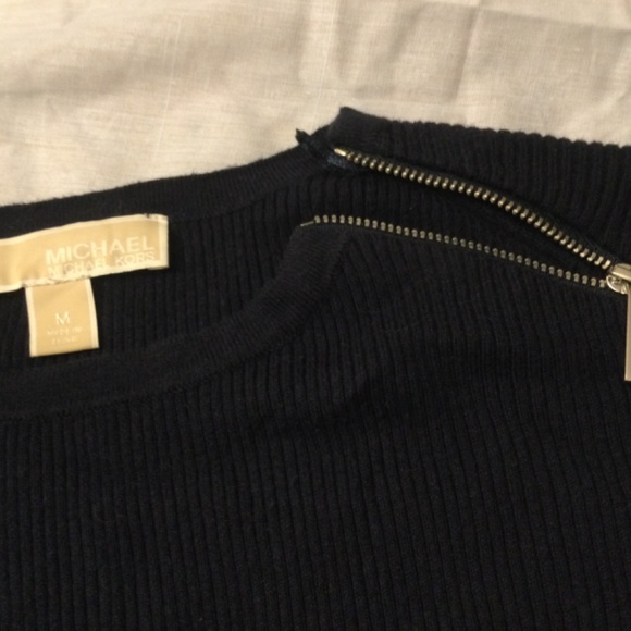 Michael Kors sz M black ribbed sweater with zipper on left shoulder - Picture 8 of 9